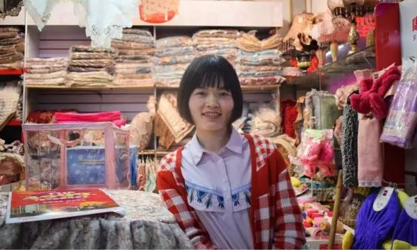 “就算現(xiàn)在橋南市場的經(jīng)濟一直在后退，可我覺得它是永遠不會倒閉的?！保v